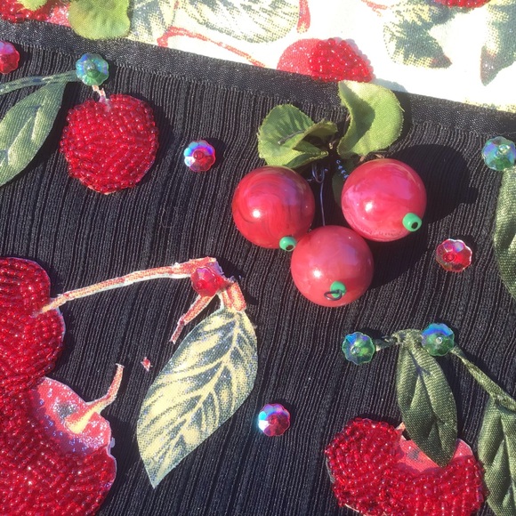 Mary🍒 Frances Cherries Purse - Picture 3 of 7